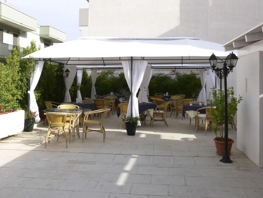Relais Carlo V - Palazzo Storico Bed and Breakfast Gallipolli Exteriör bild
