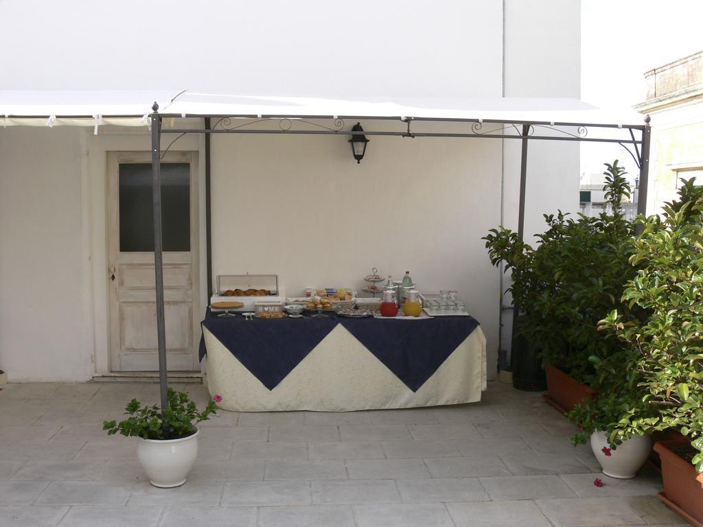 Relais Carlo V - Palazzo Storico Bed and Breakfast Gallipolli Exteriör bild
