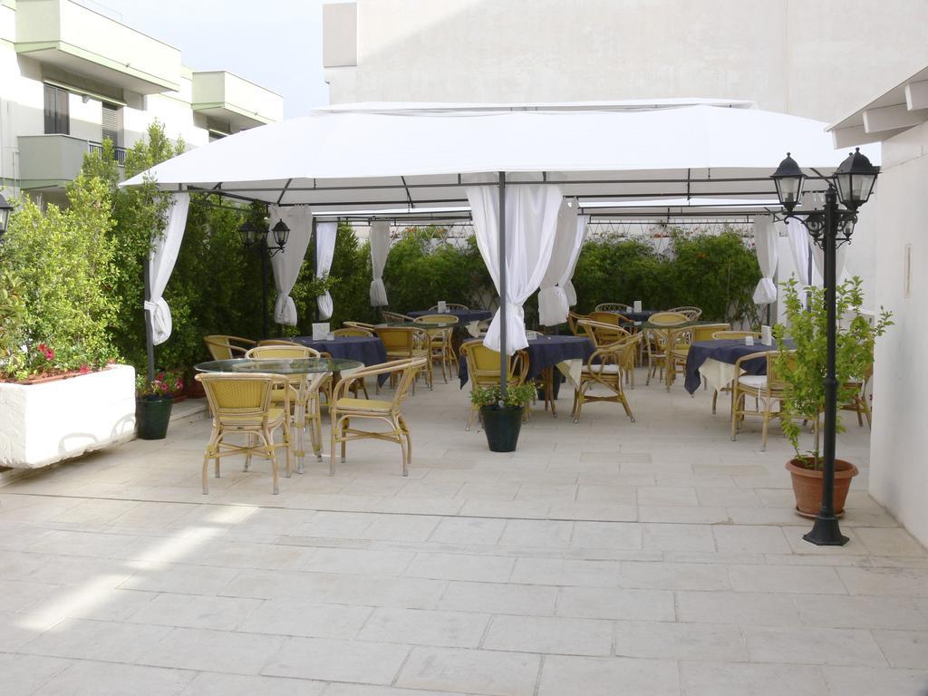 Relais Carlo V - Palazzo Storico Bed and Breakfast Gallipolli Exteriör bild