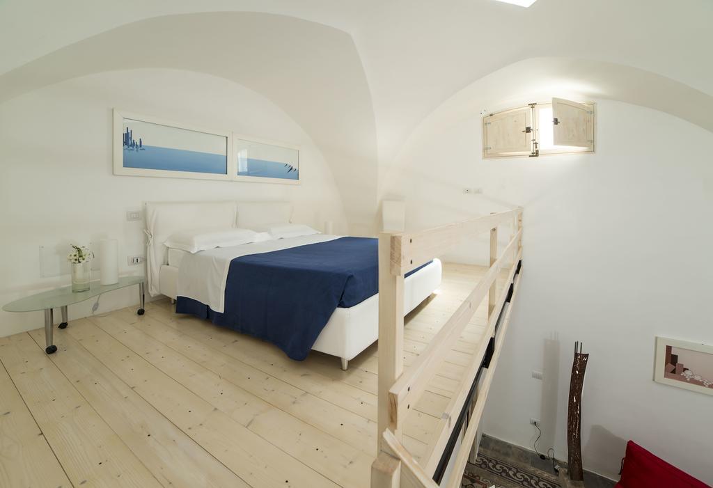 Relais Carlo V - Palazzo Storico Bed and Breakfast Gallipolli Rum bild