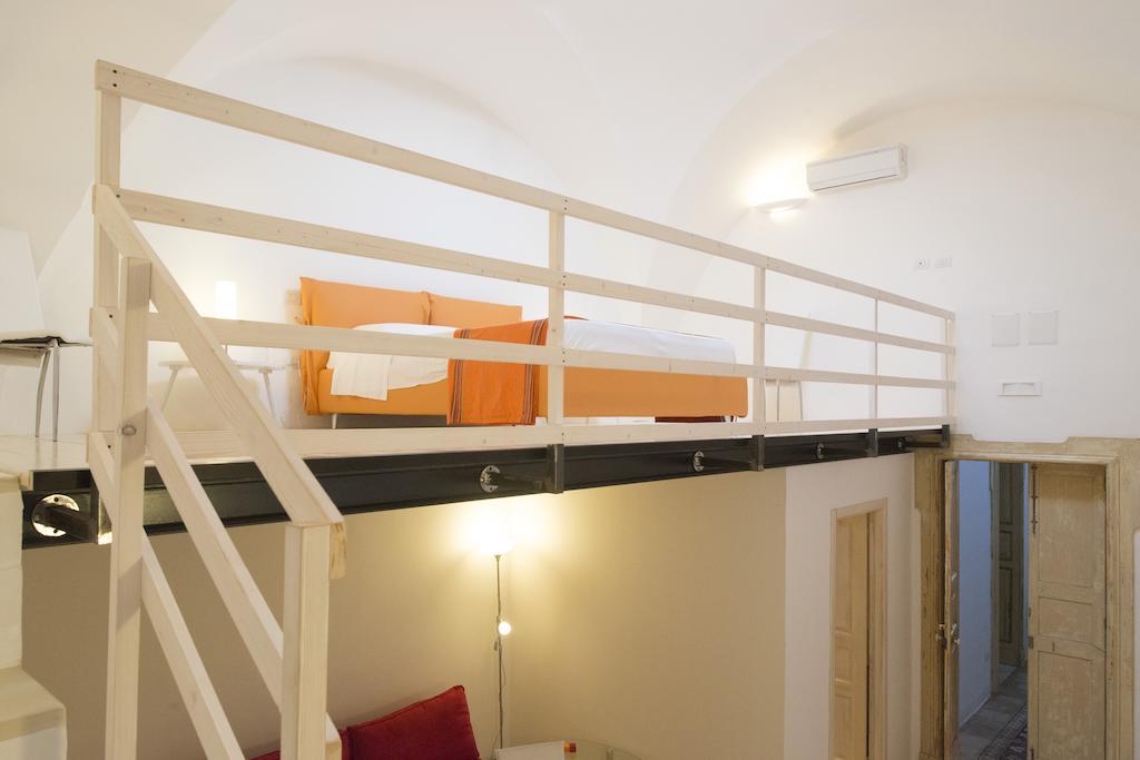 Relais Carlo V - Palazzo Storico Bed and Breakfast Gallipolli Rum bild