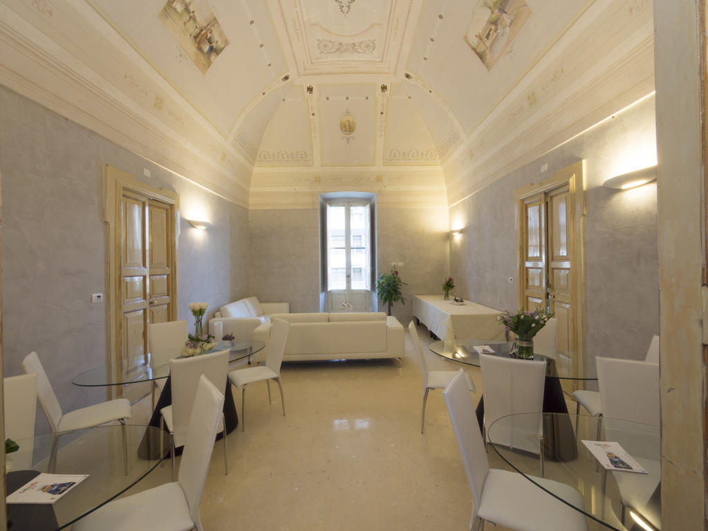 Relais Carlo V - Palazzo Storico Bed and Breakfast Gallipolli Exteriör bild