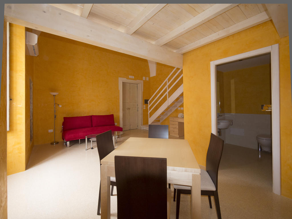 Relais Carlo V - Palazzo Storico Bed and Breakfast Gallipolli Exteriör bild