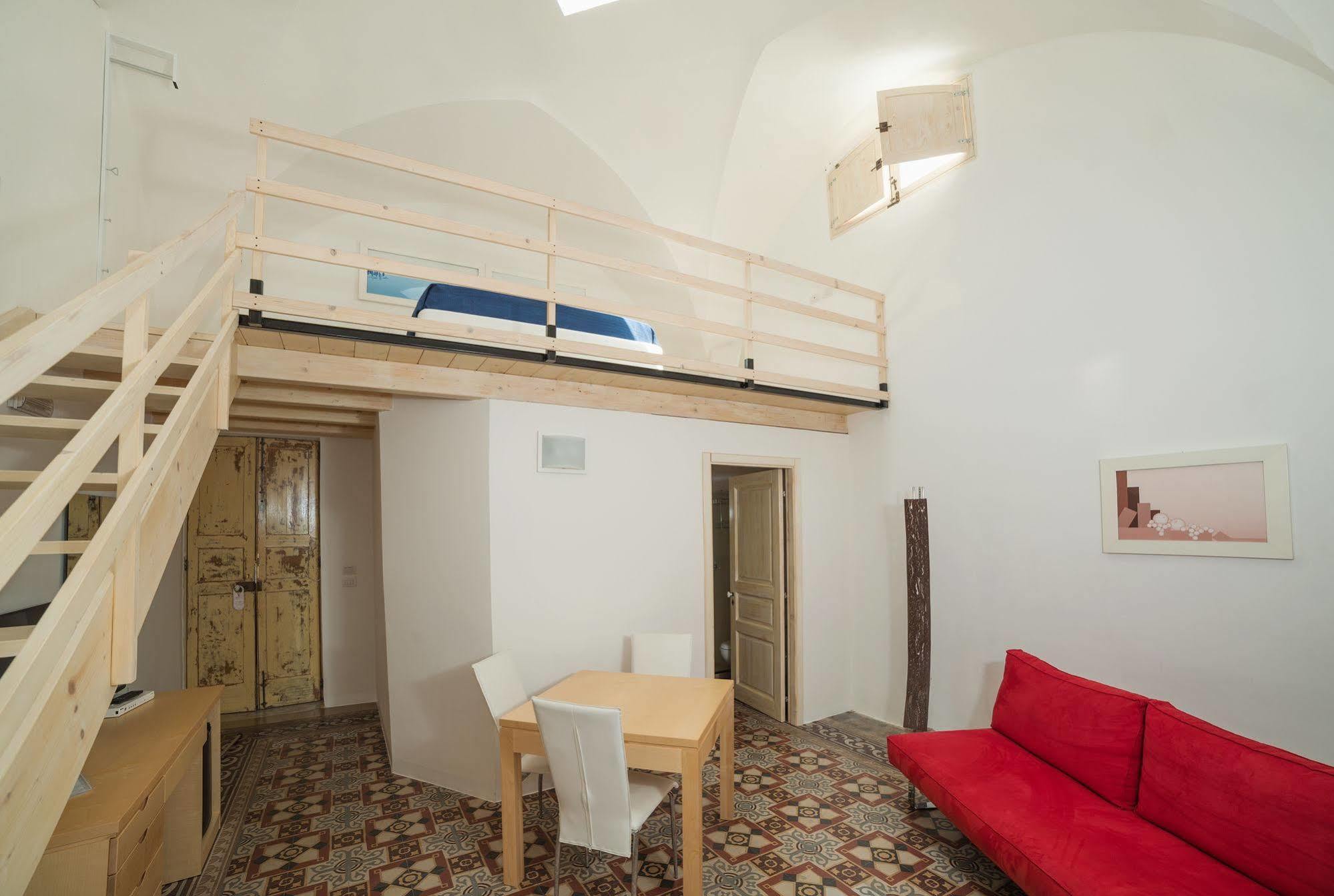 Relais Carlo V - Palazzo Storico Bed and Breakfast Gallipolli Exteriör bild