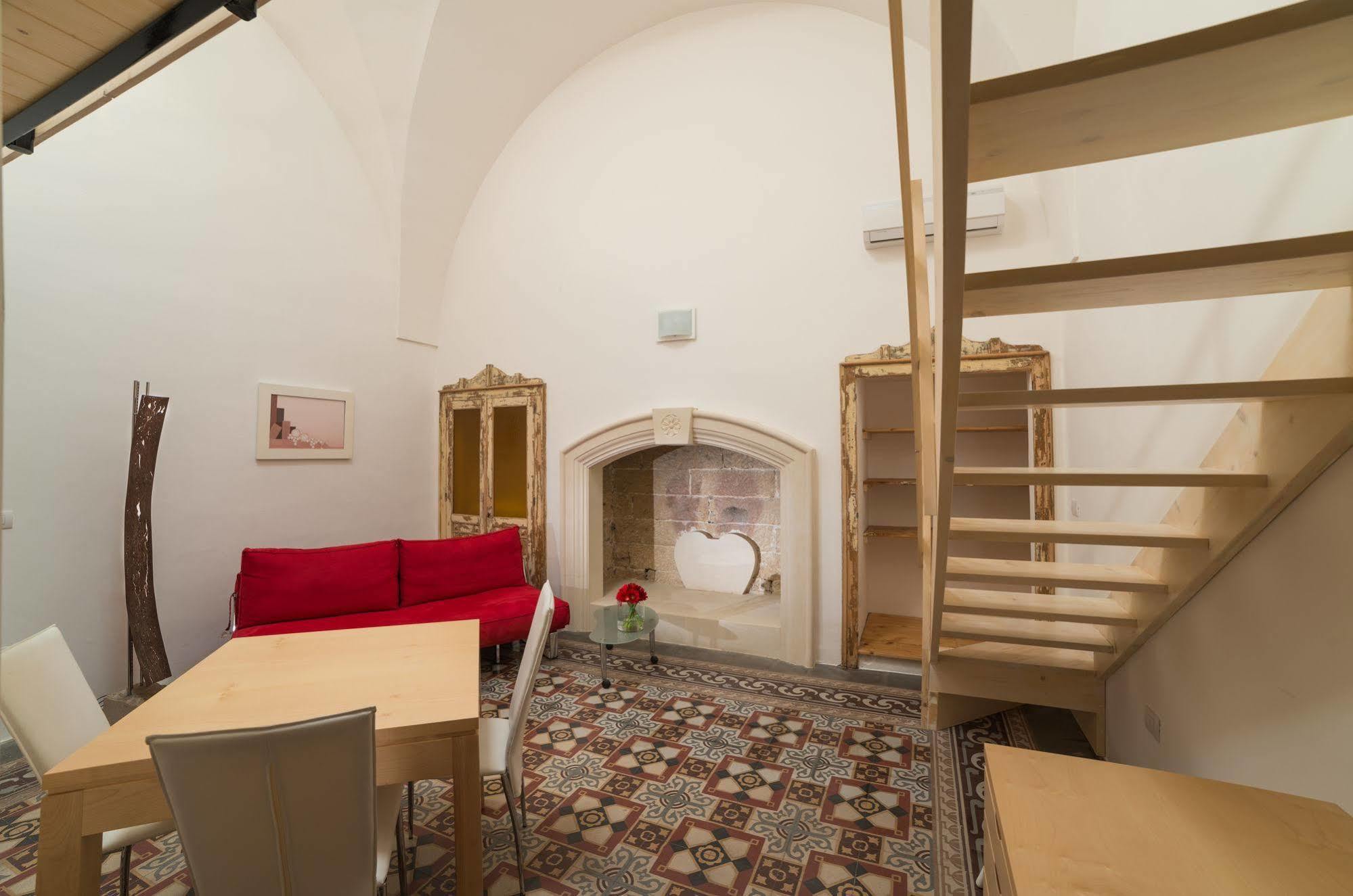 Relais Carlo V - Palazzo Storico Bed and Breakfast Gallipolli Exteriör bild