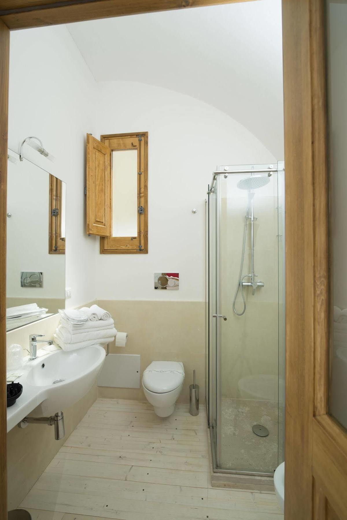 Relais Carlo V - Palazzo Storico Bed and Breakfast Gallipolli Exteriör bild