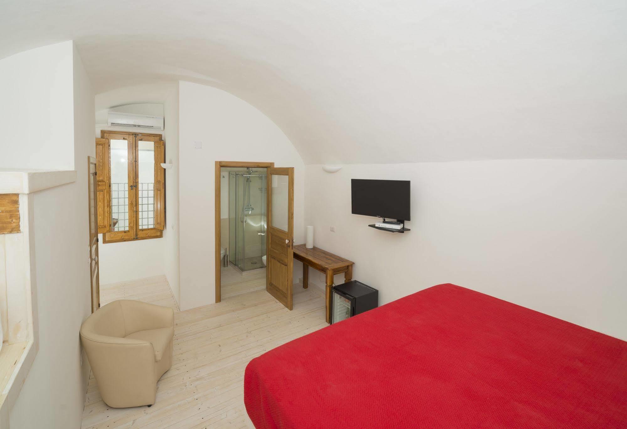 Relais Carlo V - Palazzo Storico Bed and Breakfast Gallipolli Exteriör bild
