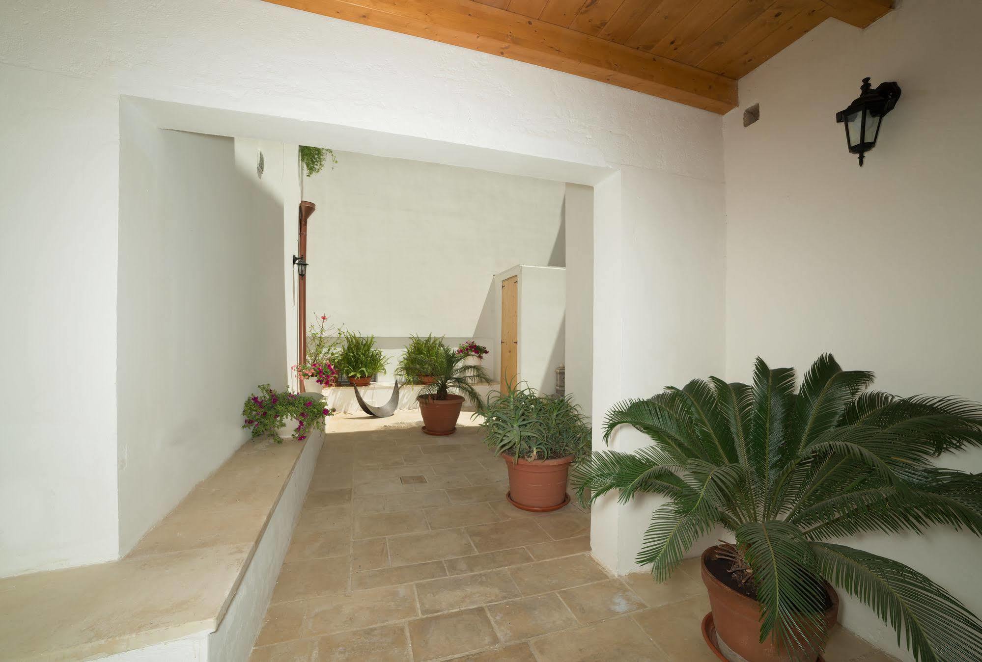 Relais Carlo V - Palazzo Storico Bed and Breakfast Gallipolli Exteriör bild