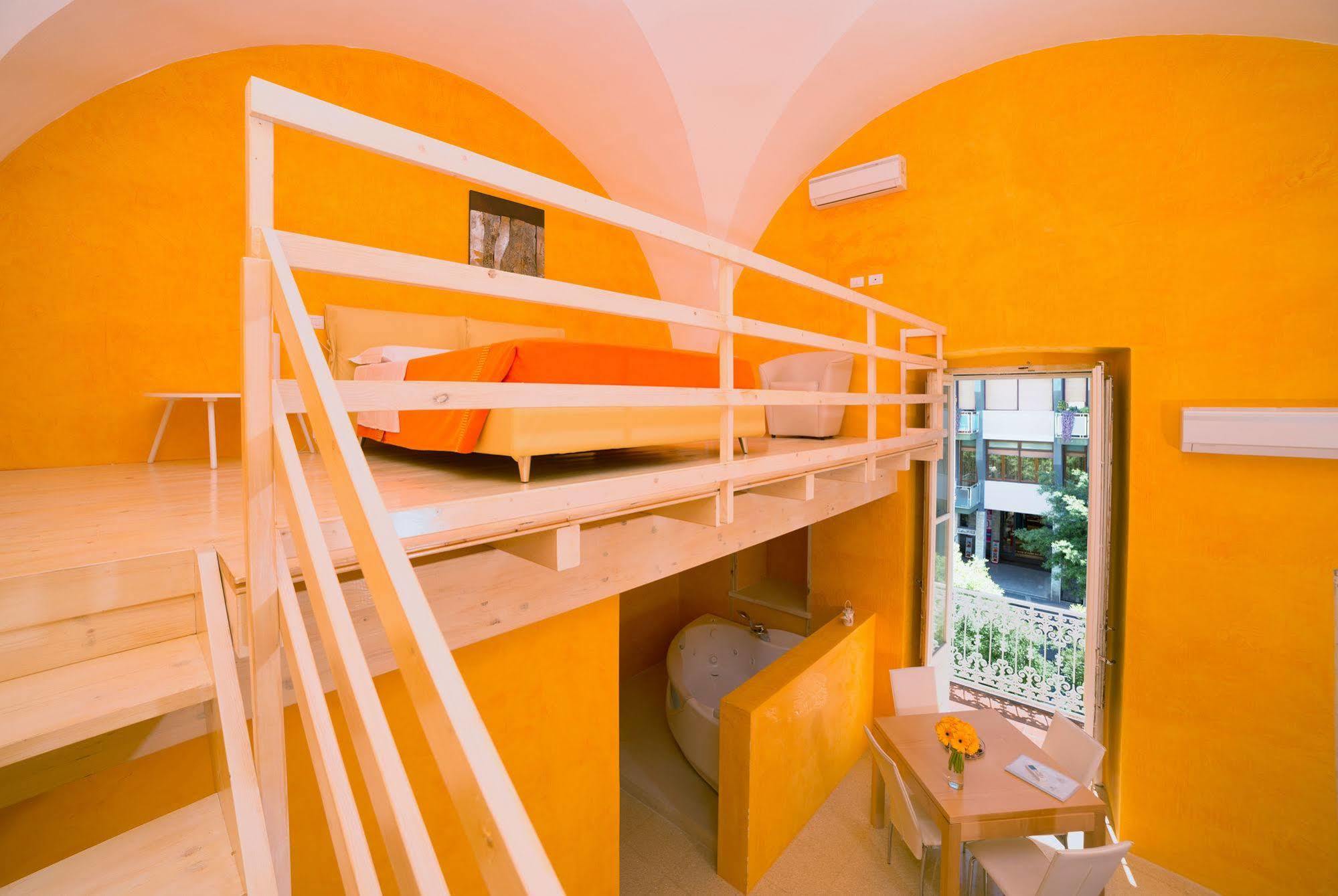 Relais Carlo V - Palazzo Storico Bed and Breakfast Gallipolli Exteriör bild